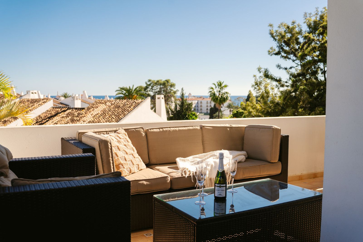 3 Bedroom Apartment for Sale in Nueva Andalucía — 2