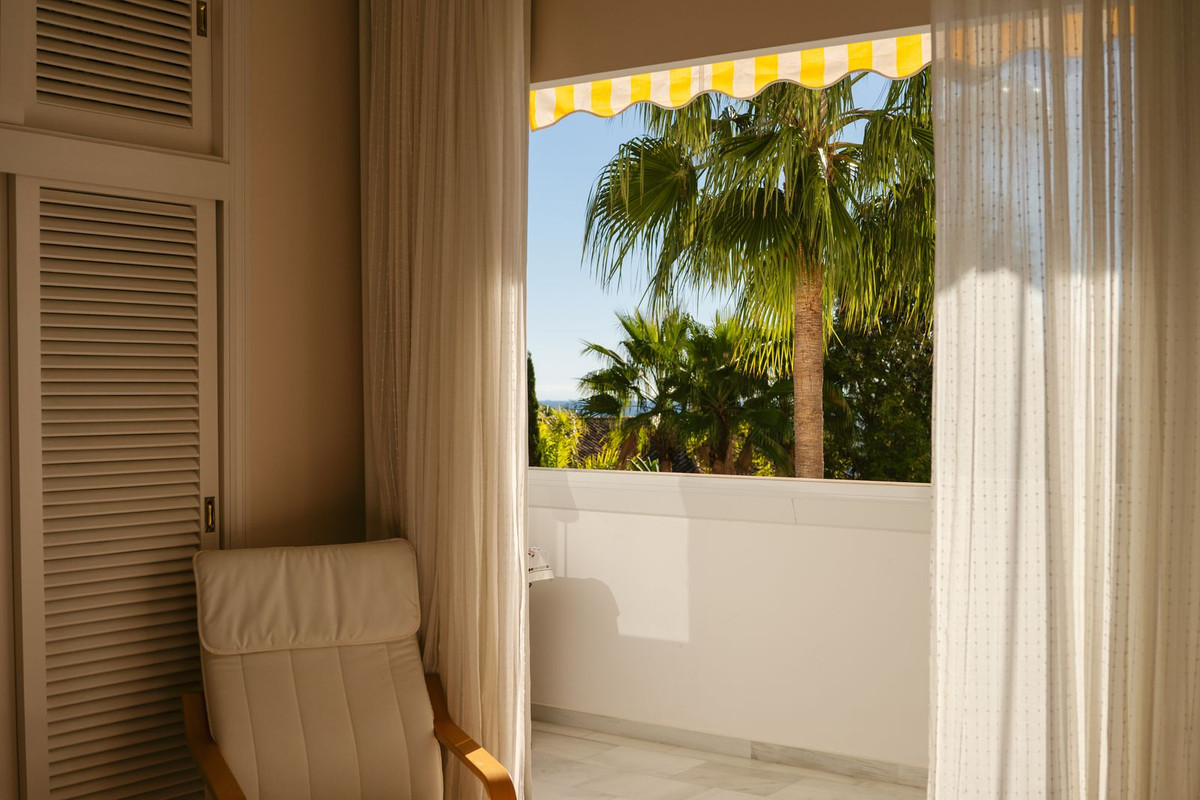 3 Bedroom Apartment for Sale in Nueva Andalucía — 6
