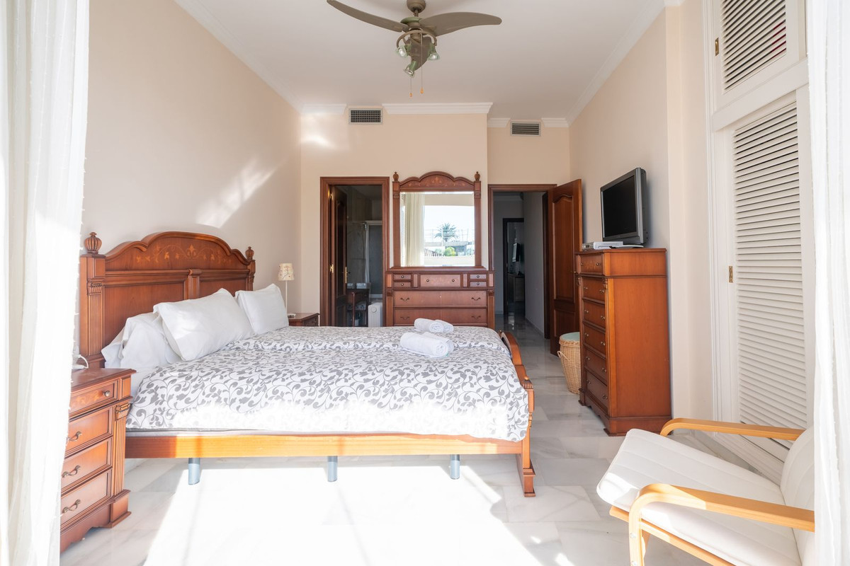 3 Bedroom Apartment for Sale in Nueva Andalucía — 8