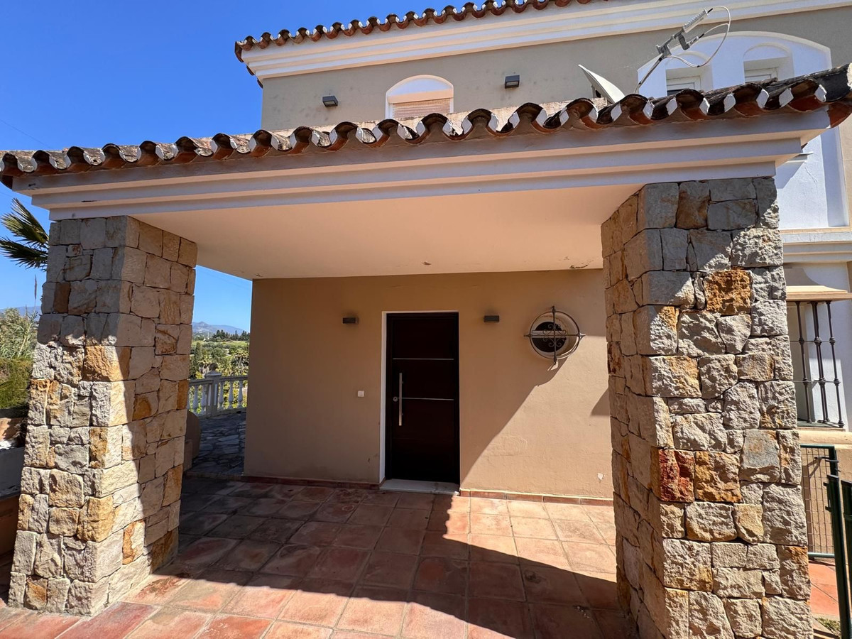 4 Bedroom Villa for Sale in Estepona