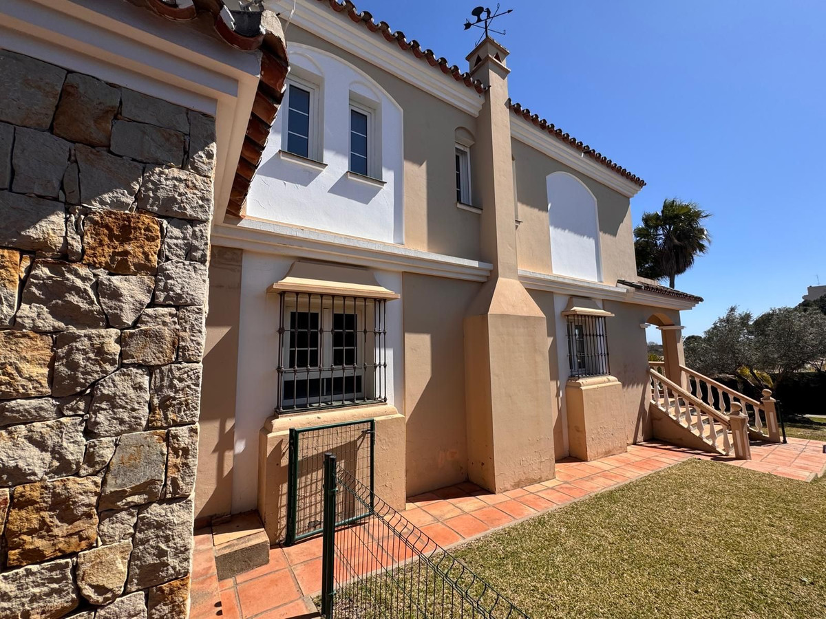 4 Bedroom Villa for Sale in Estepona — 2
