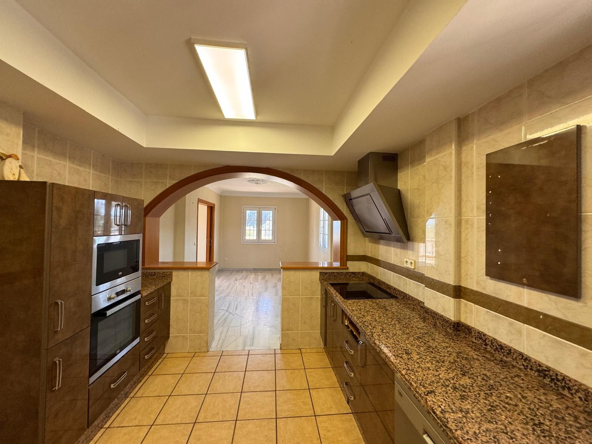 4 Bedroom Villa for Sale in Estepona — 5