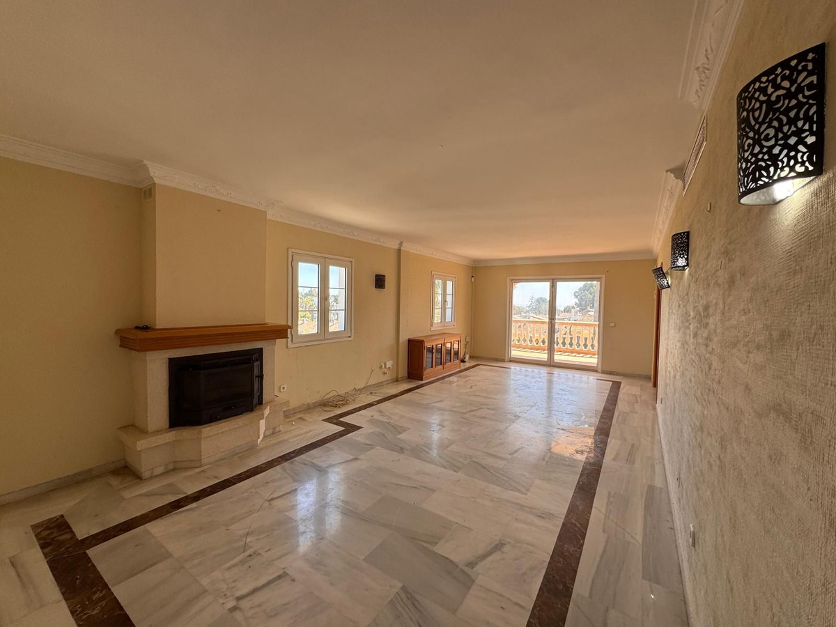4 Bedroom Villa for Sale in Estepona — 7