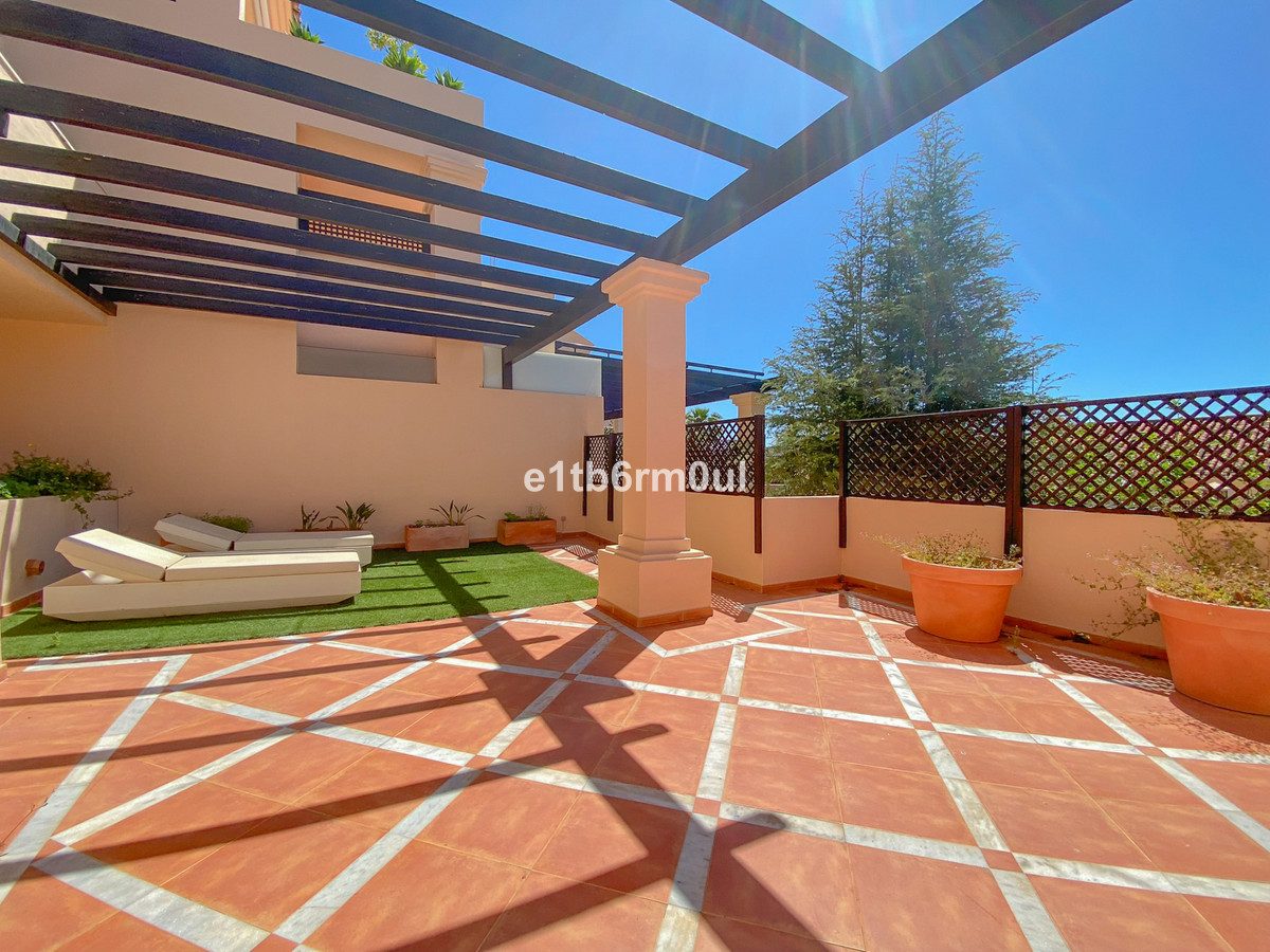 2 Bedroom Apartment for Sale in Nueva Andalucía — 2