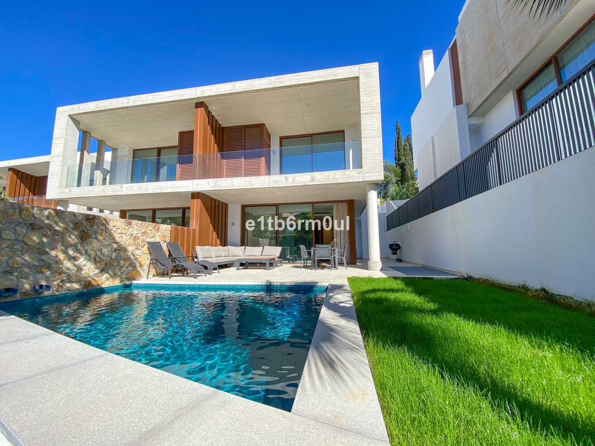 3 Bedroom Villa for Sale in The Golden Mile
