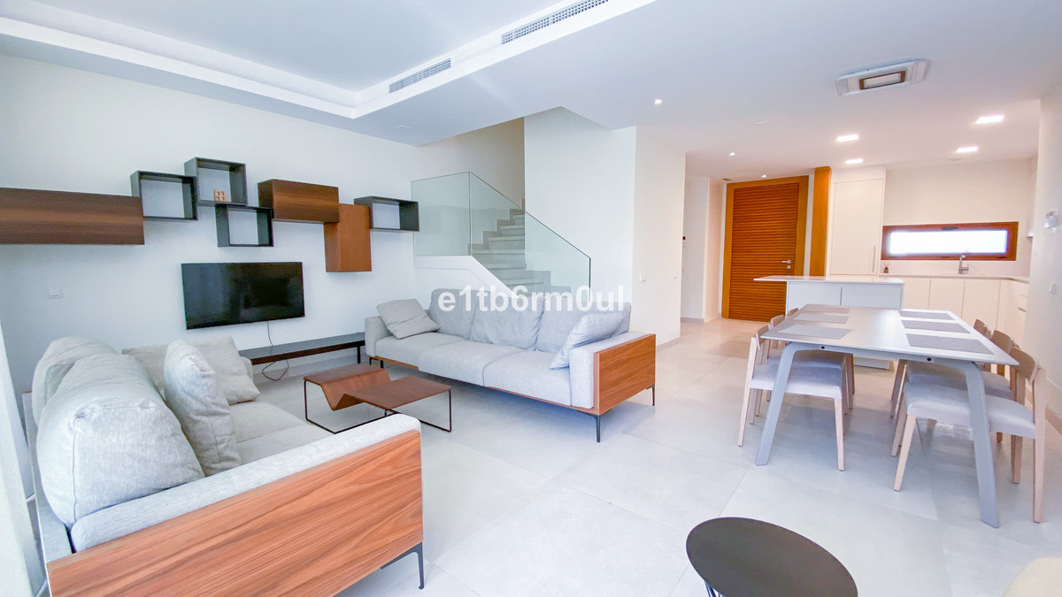 3 Bedroom Villa for Sale in The Golden Mile — 5