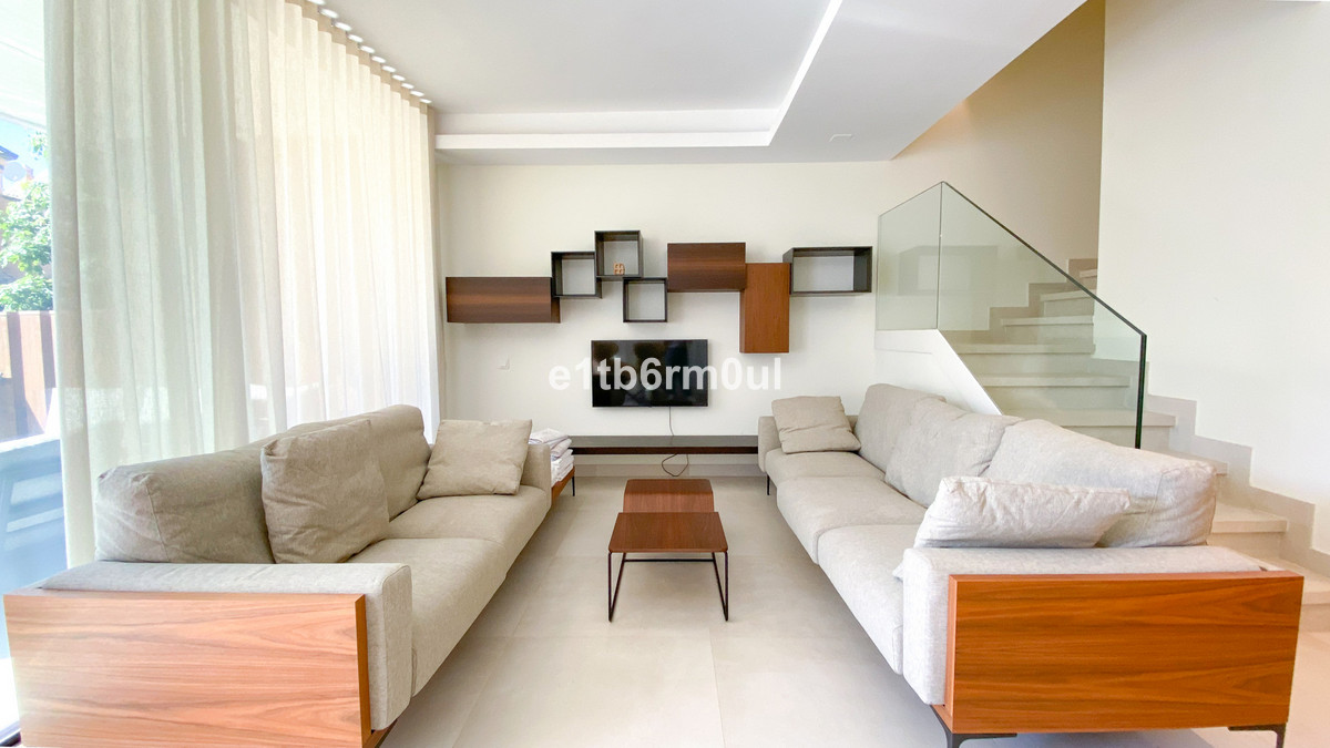 3 Bedroom Villa for Sale in The Golden Mile — 6