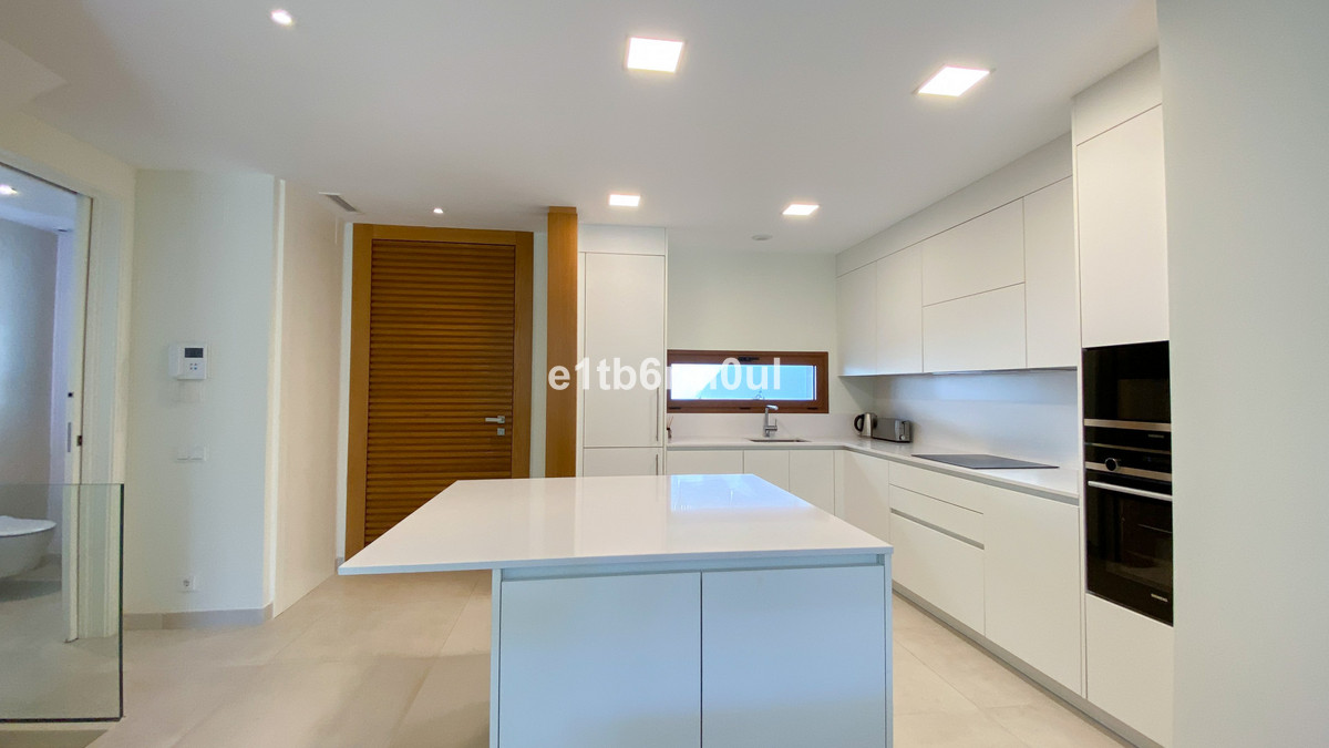 3 Bedroom Villa for Sale in The Golden Mile — 7