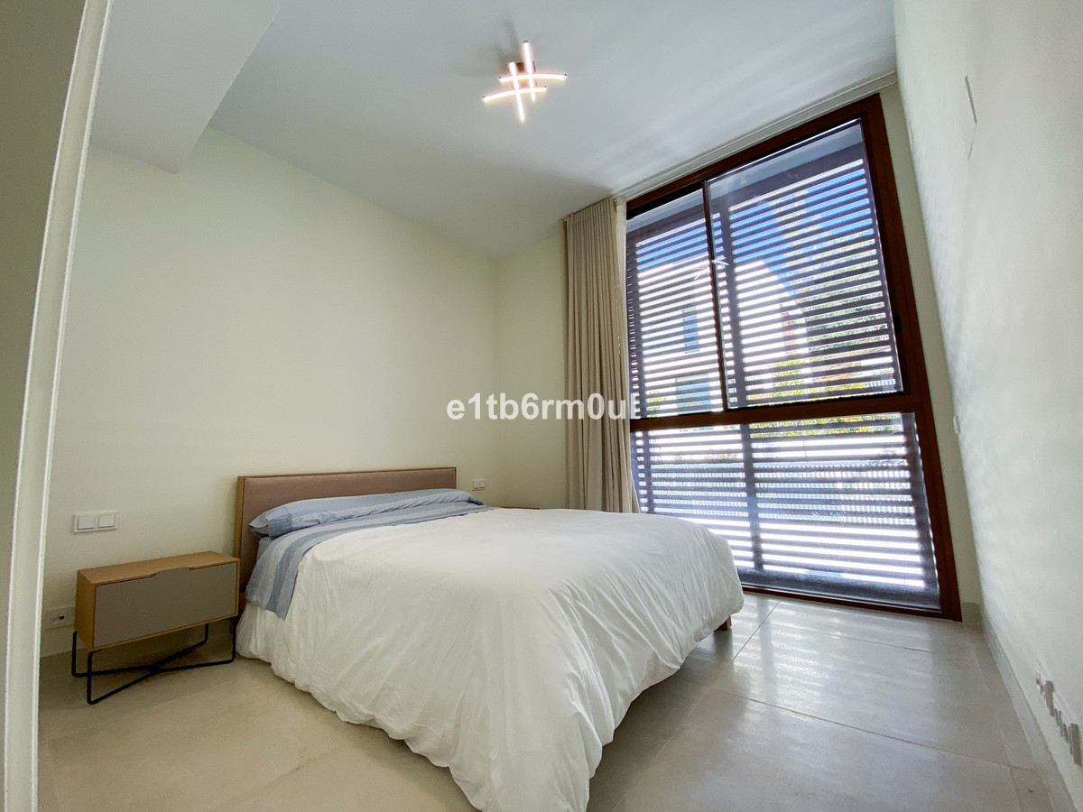 3 Bedroom Villa for Sale in The Golden Mile — view 10
