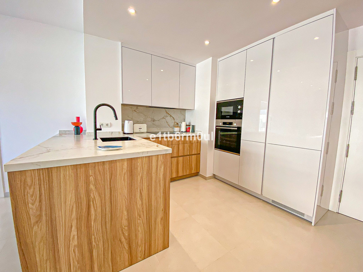 2 Bedroom Apartment for Sale in The Golden Mile — 9