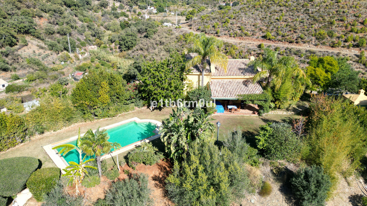 5 Bedroom Villa for Sale in Ojén