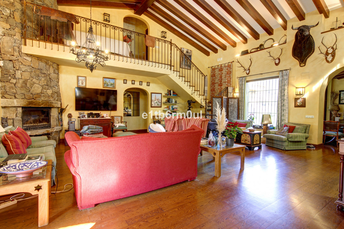 5 Bedroom Villa for Sale in Ojén — 5