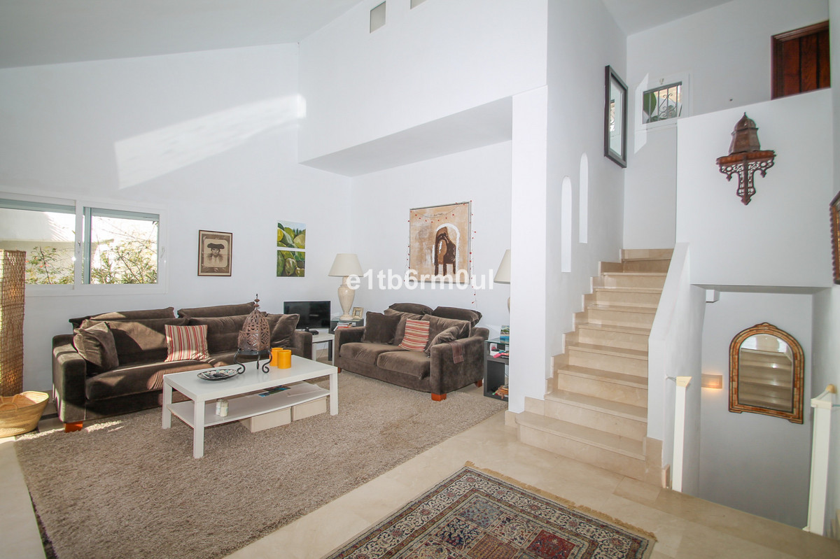 3 Bedroom Villa for Sale in Istán — 2