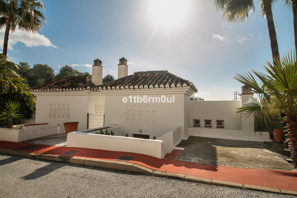 3 Bedroom Villa for Sale in Istán — view 10