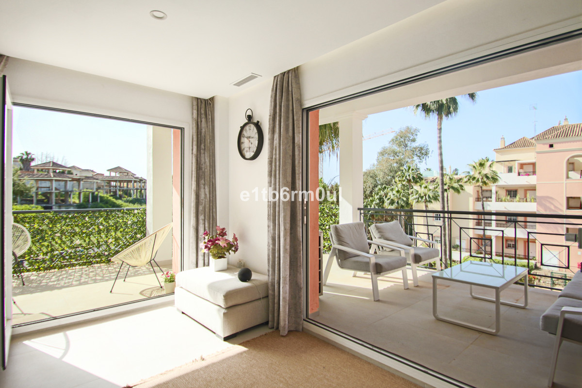 2 Bedroom Apartment for Sale in Nueva Andalucía — 2