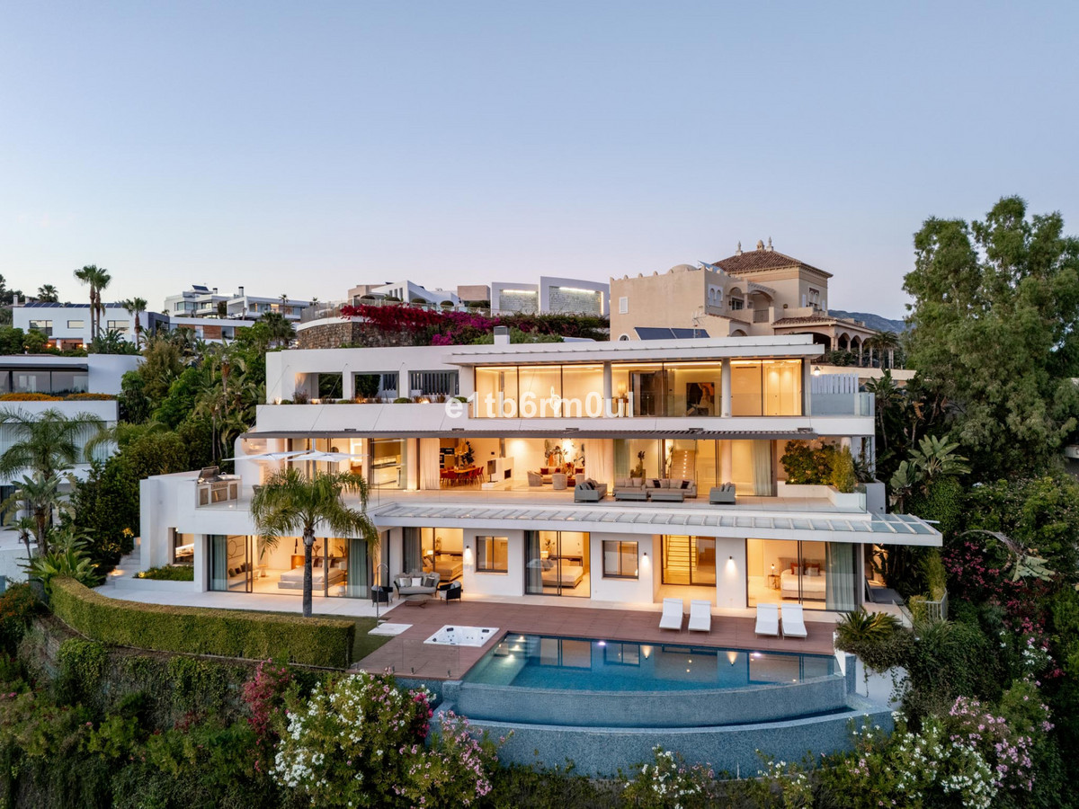 5 Bedroom Villa for Sale in La Quinta