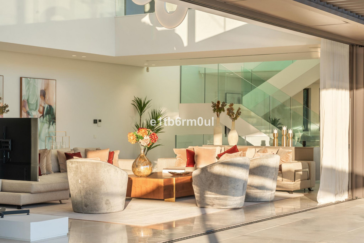5 Bedroom Villa for Sale in La Quinta — 2