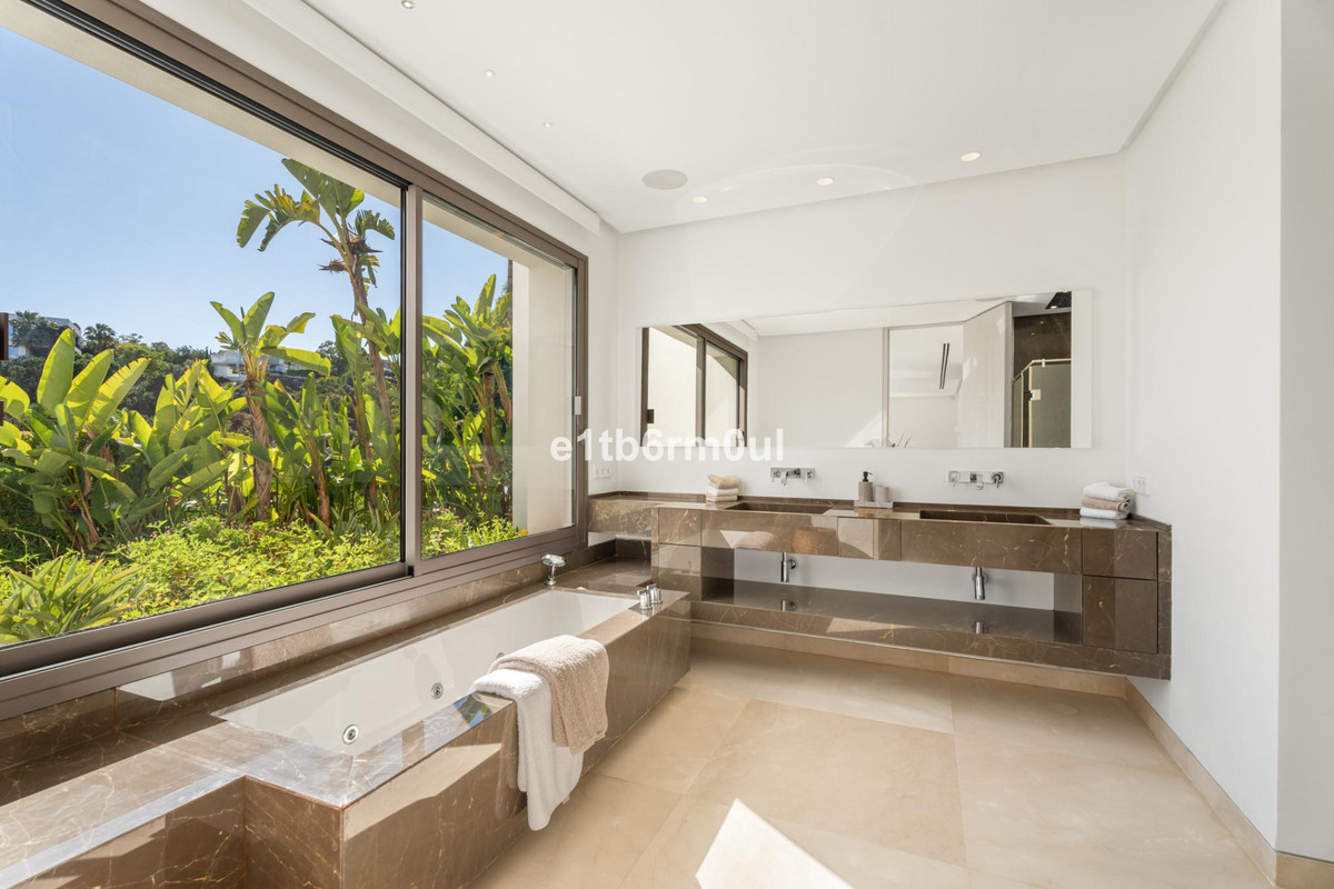 5 Bedroom Villa for Sale in La Quinta — view 10