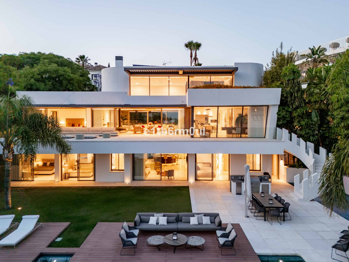 6 Bedroom Villa for Sale in La Quinta