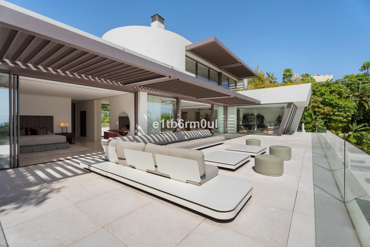 6 Bedroom Villa for Sale in La Quinta — 6