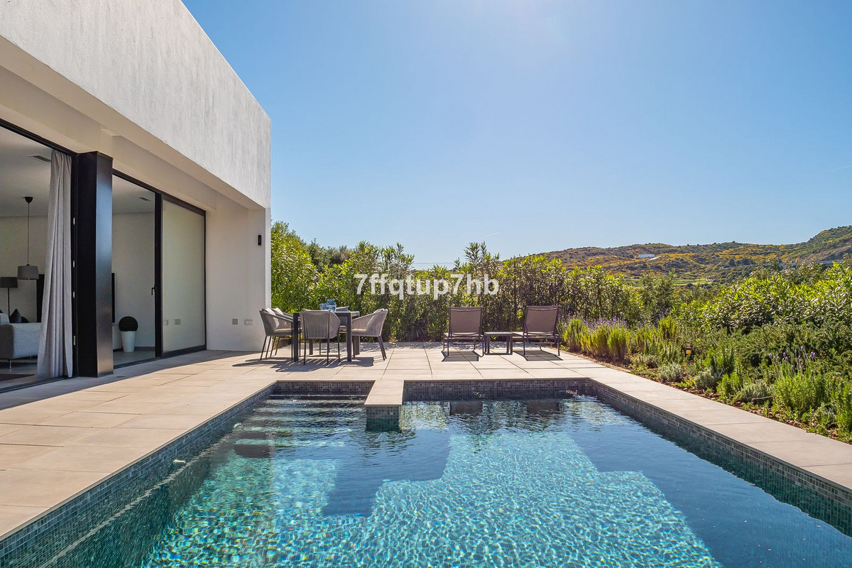3 Bedroom Villa for Sale in Estepona — 2