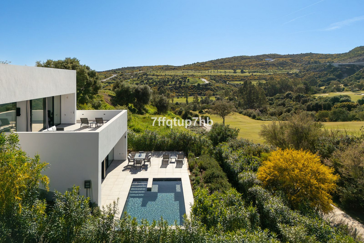 3 Bedroom Villa for Sale in Estepona — 8