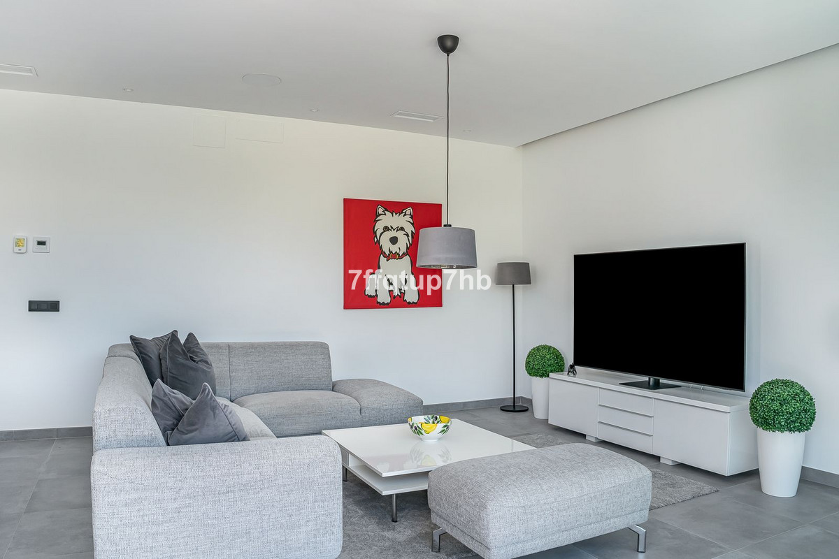 3 Bedroom Villa for Sale in Estepona — view 10