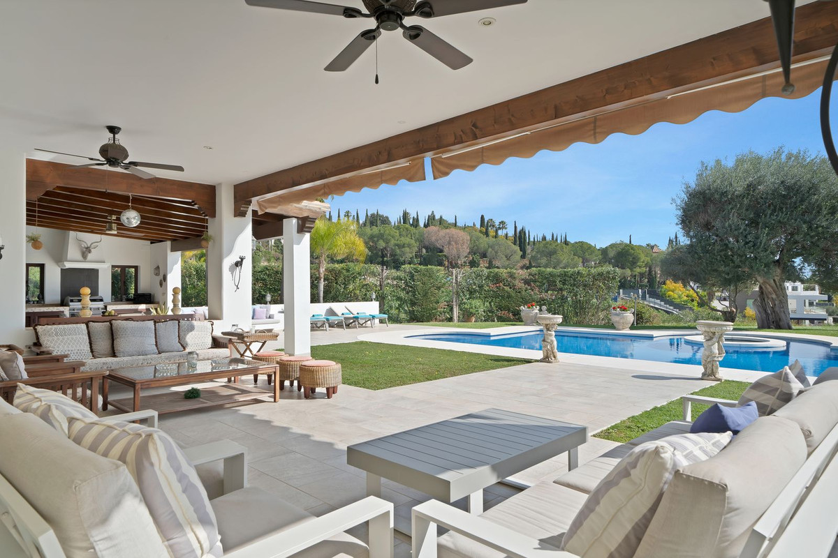 7 Bedroom Villa for Sale in Nueva Andalucía — 2