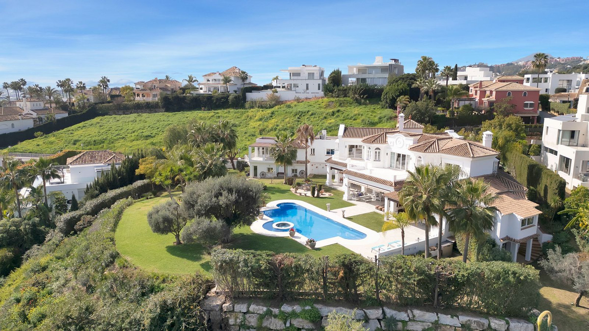 7 Bedroom Villa for Sale in Nueva Andalucía — 6