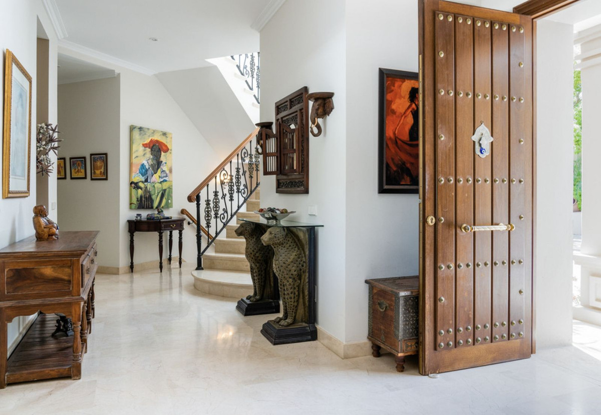 7 Bedroom Villa for Sale in Nueva Andalucía — 9
