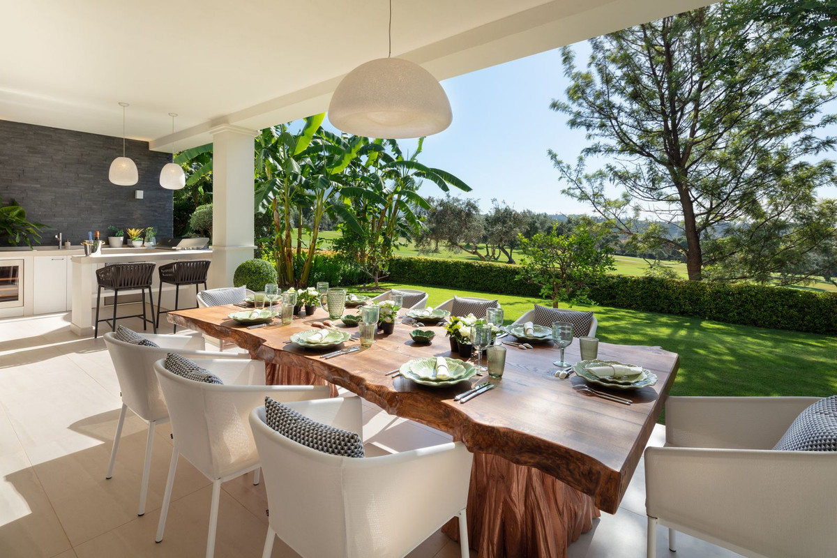 6 Bedroom Villa for Sale in Nueva Andalucía — 3
