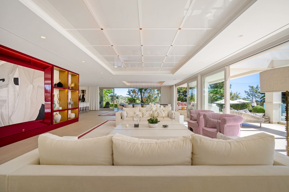 6 Bedroom Villa for Sale in Nueva Andalucía — 5