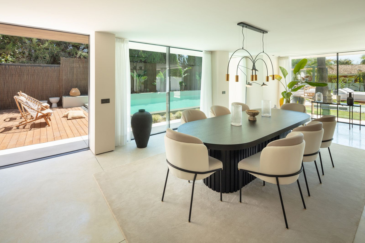 4 Bedroom Villa for Sale in Marbella — 4