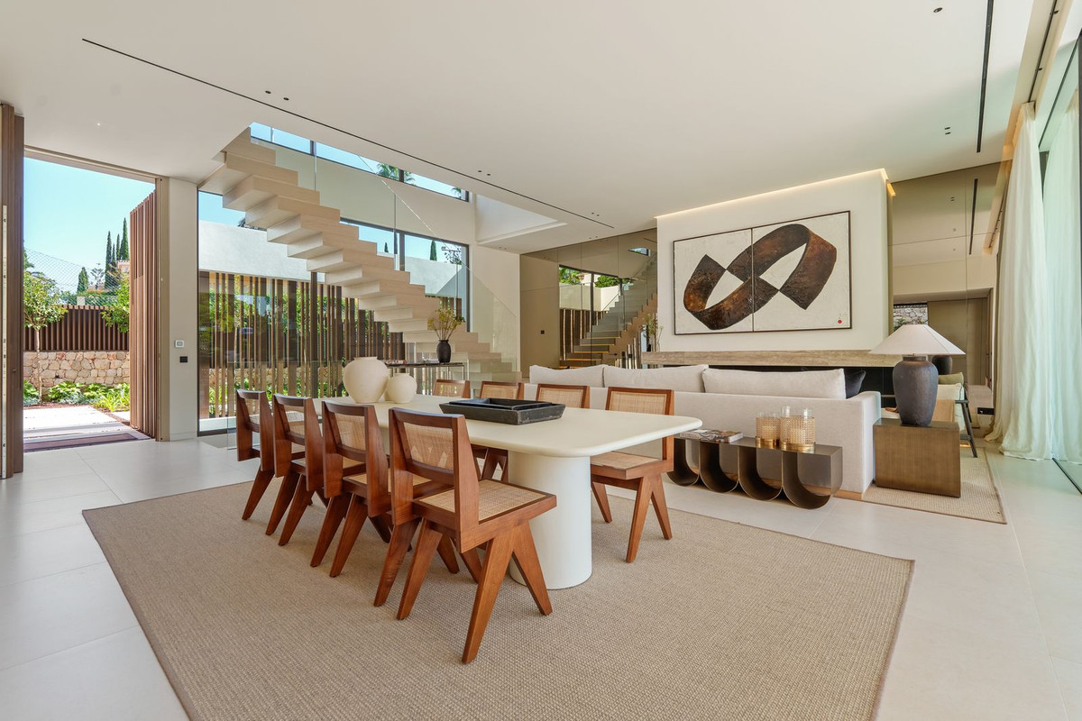 5 Bedroom Villa for Sale in Marbella — 5