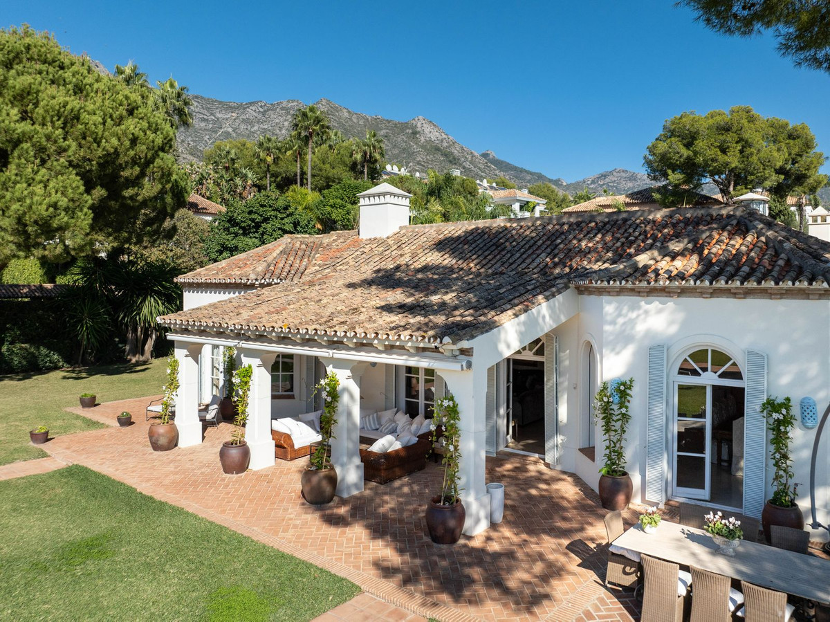 5 Bedroom Villa for Sale in Marbella — 3