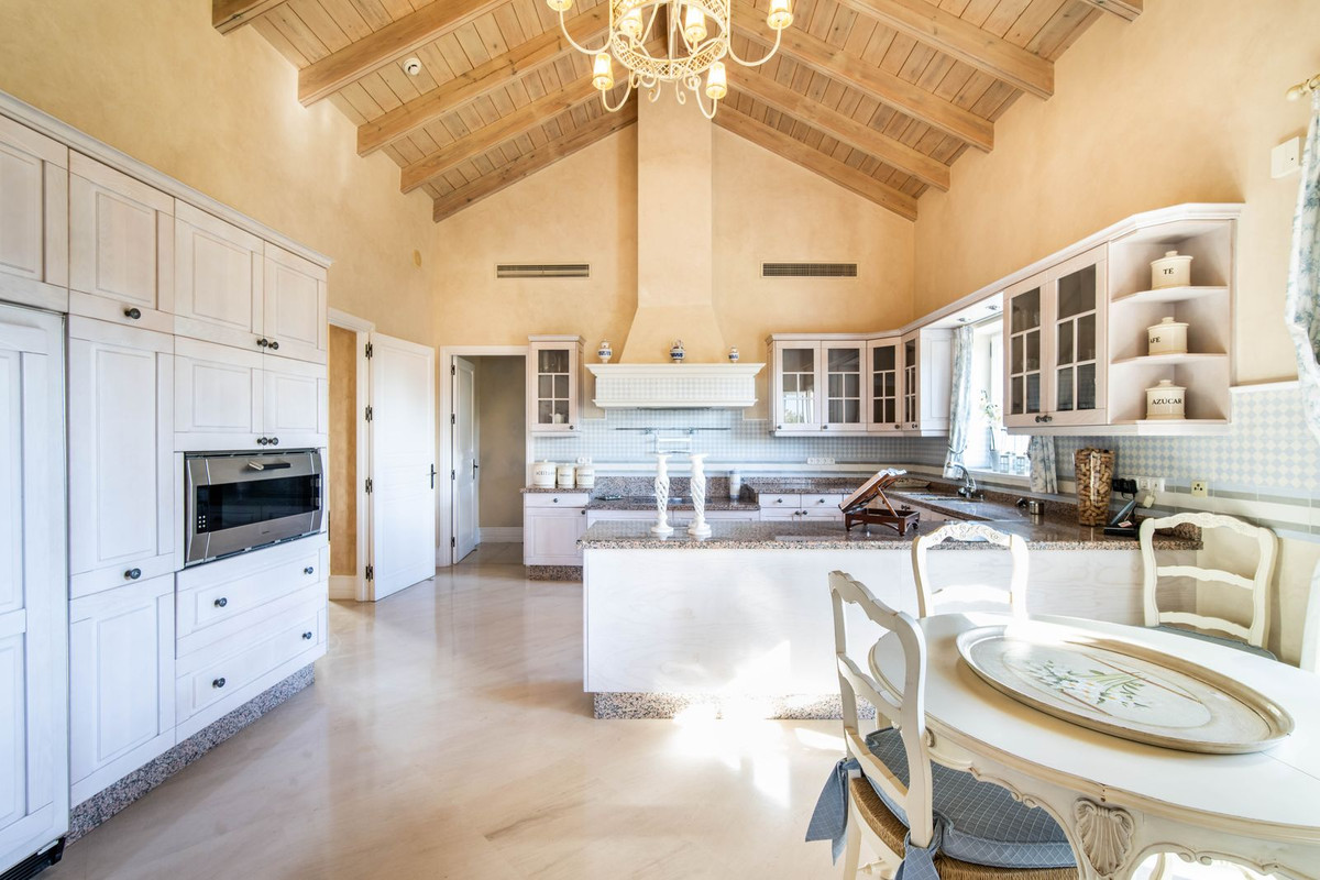 5 Bedroom Villa for Sale in Marbella — 6