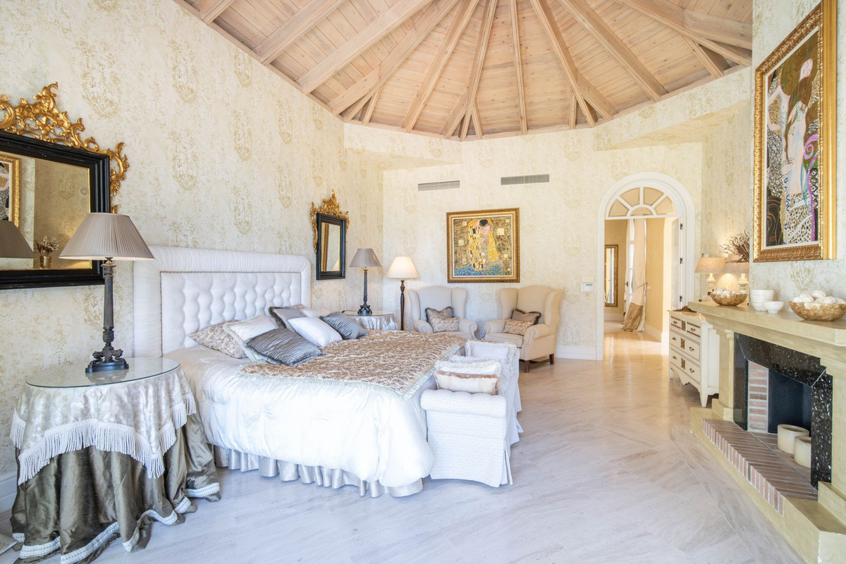 5 Bedroom Villa for Sale in Marbella — 8