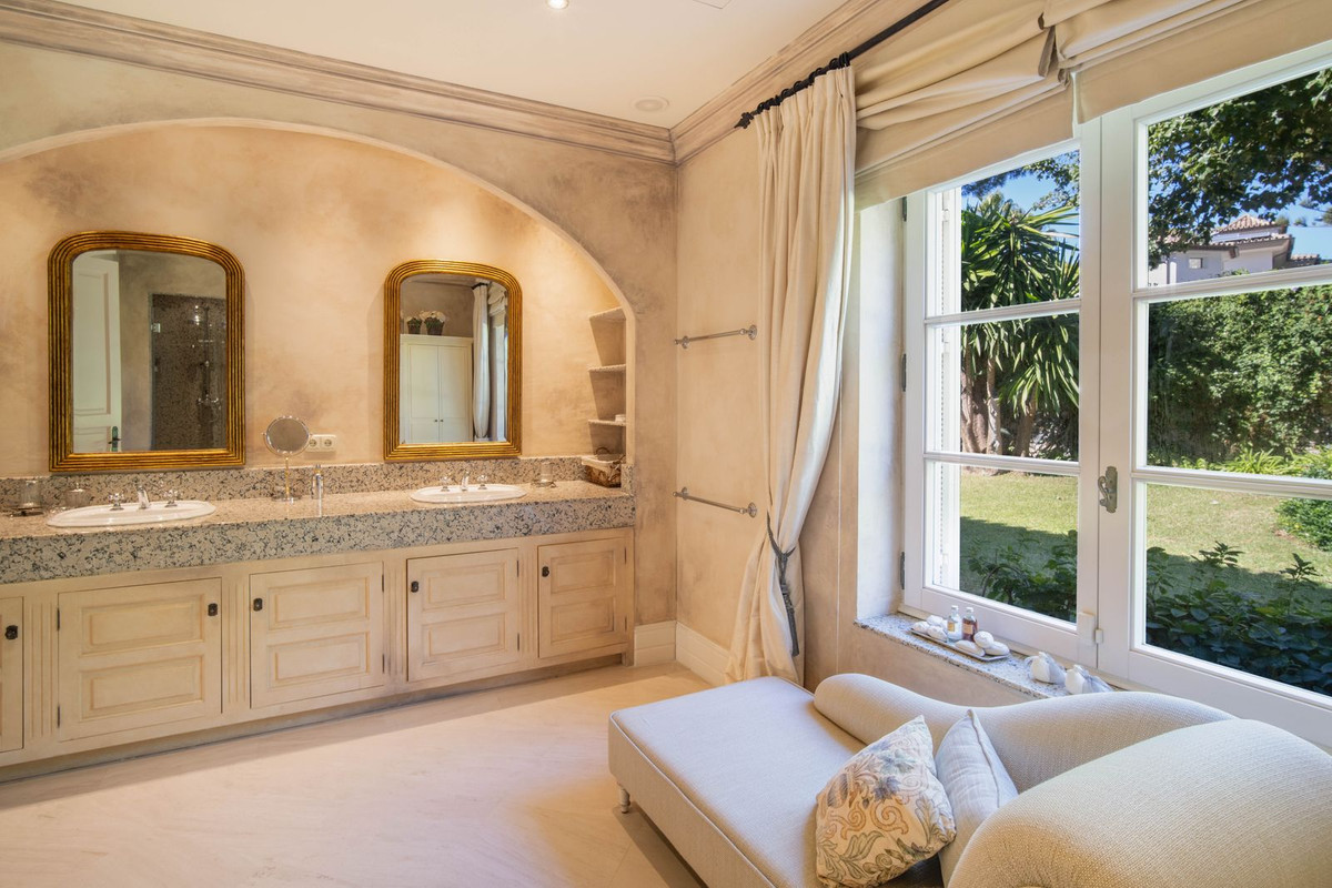 5 Bedroom Villa for Sale in Marbella — 9
