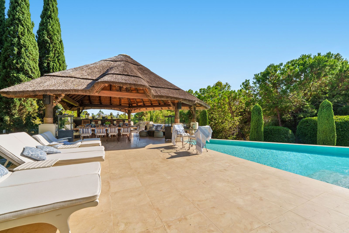 6 Bedroom Villa for Sale in The Golden Mile — 2