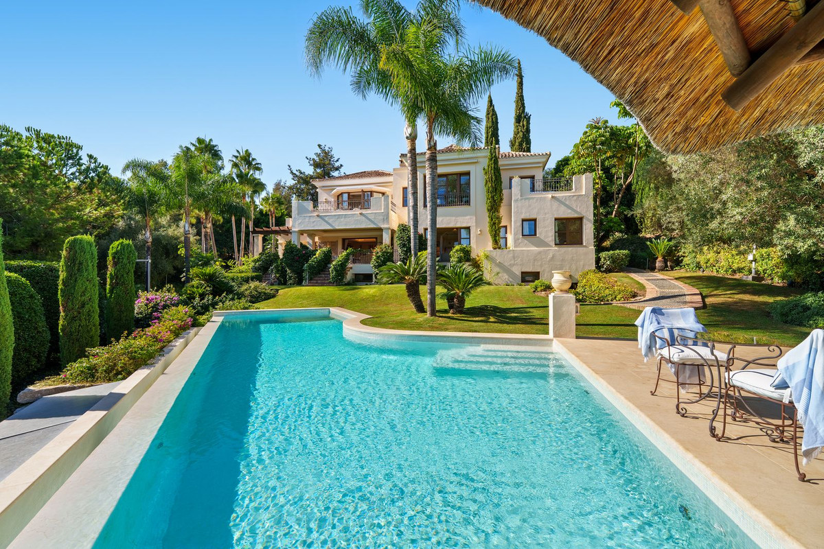 6 Bedroom Villa for Sale in The Golden Mile — 3