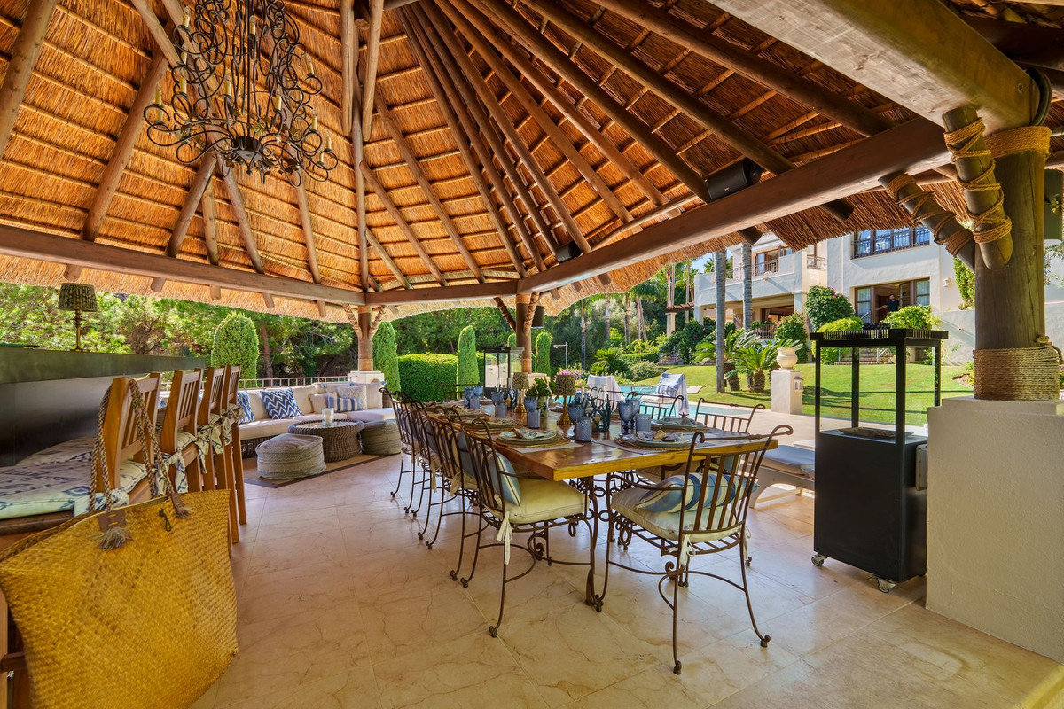 6 Bedroom Villa for Sale in The Golden Mile — 4