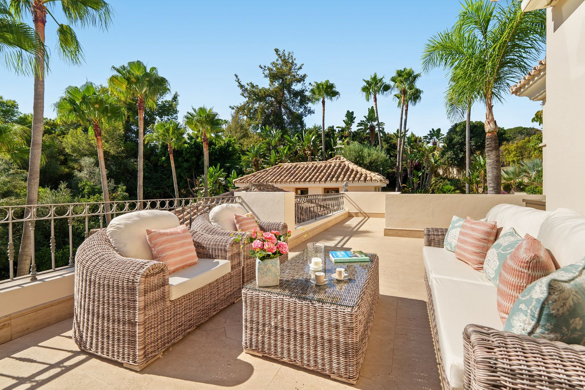 6 Bedroom Villa for Sale in The Golden Mile — 5