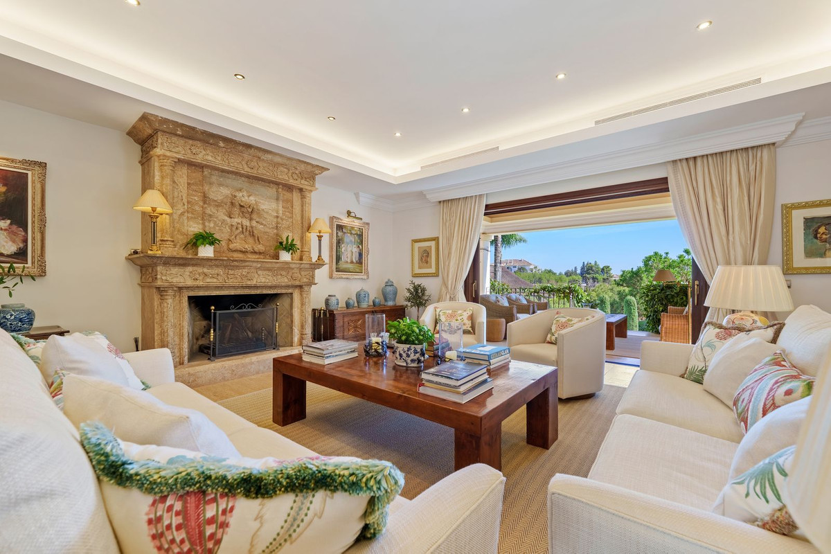 6 Bedroom Villa for Sale in The Golden Mile — 7