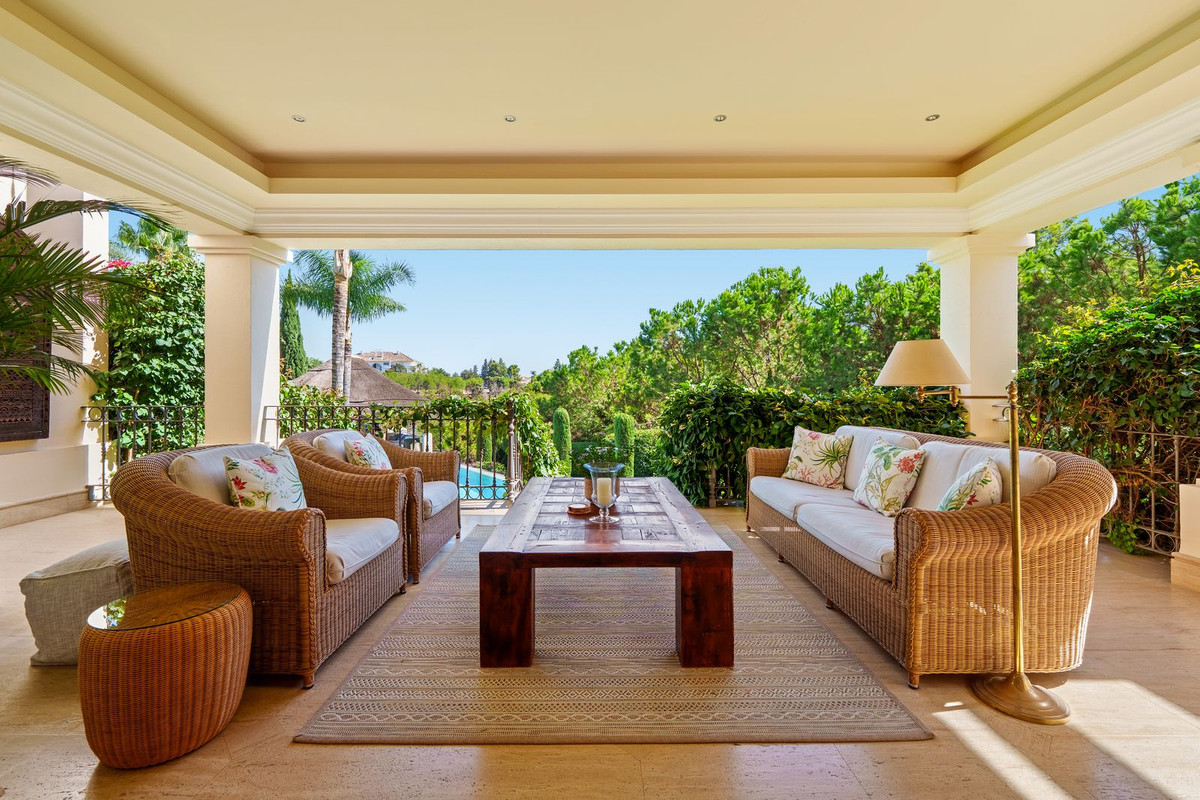 6 Bedroom Villa for Sale in The Golden Mile — 9