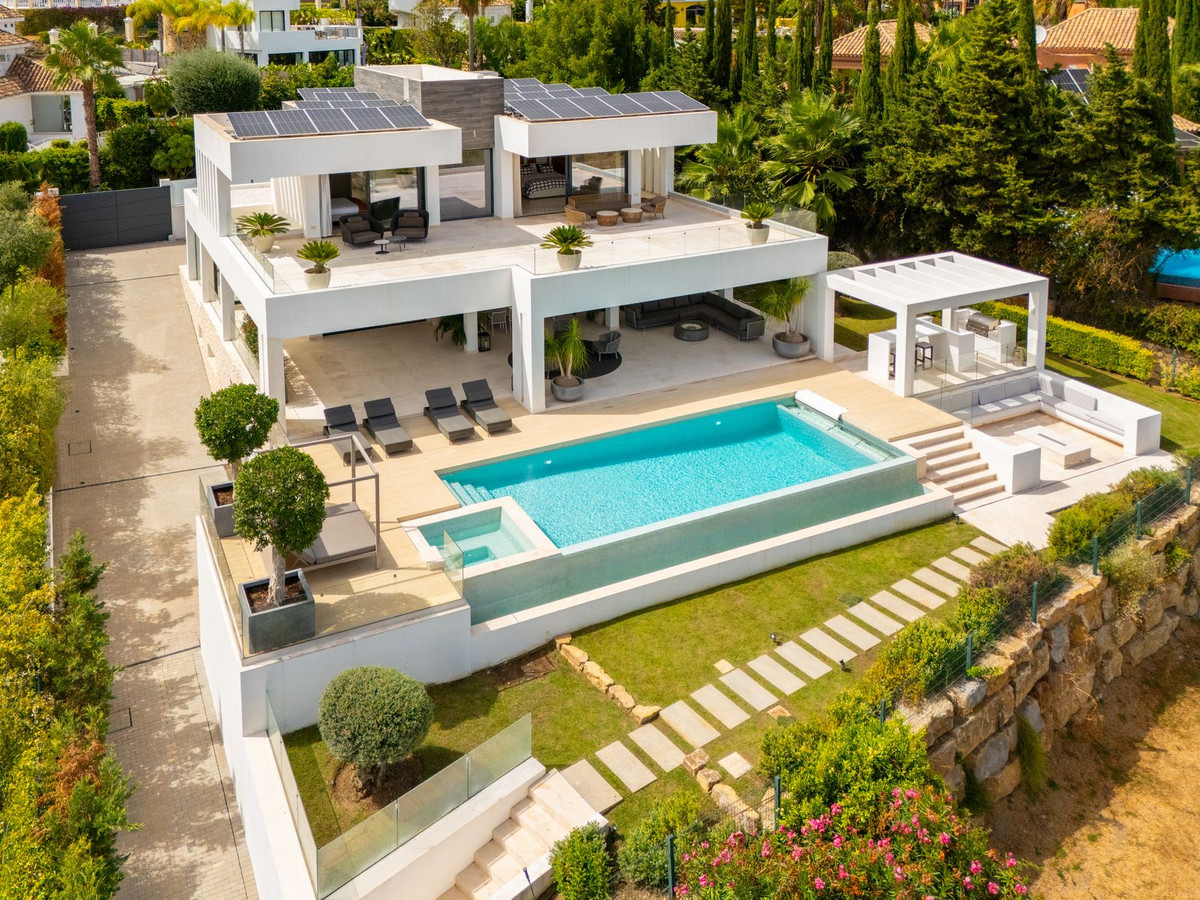 5 Bedroom Villa for Sale in Nueva Andalucía
