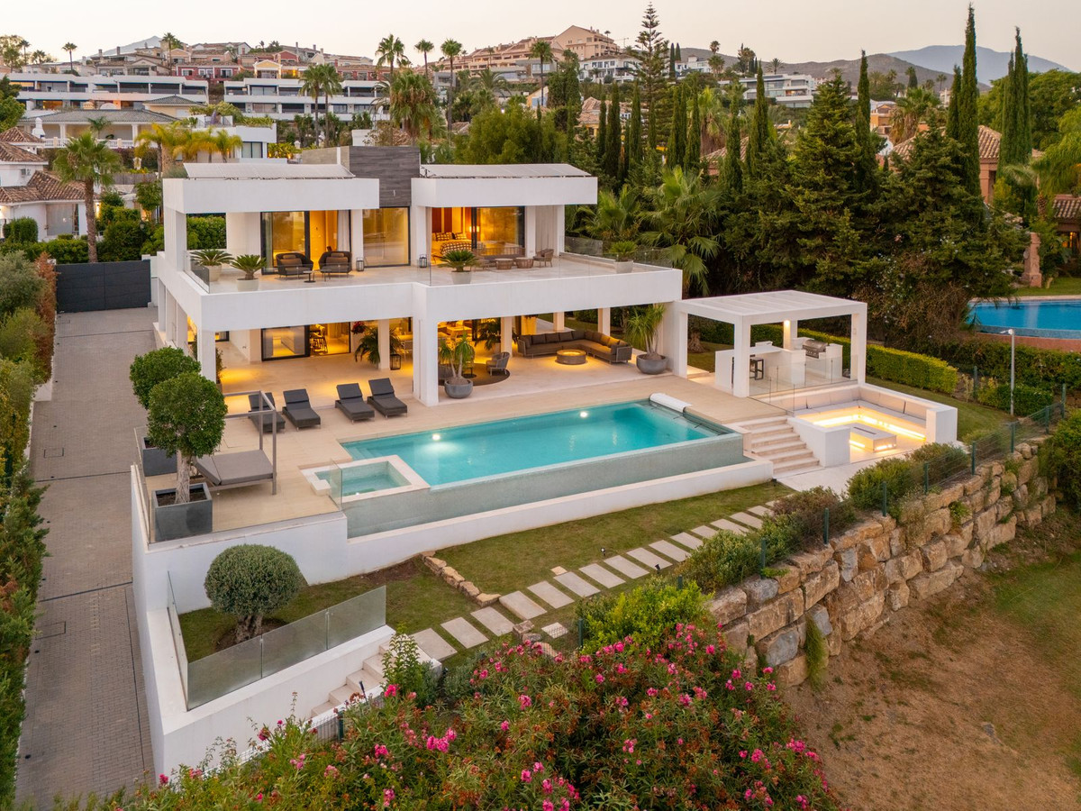 5 Bedroom Villa for Sale in Nueva Andalucía — 2