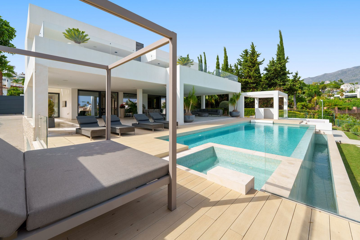 5 Bedroom Villa for Sale in Nueva Andalucía — 3