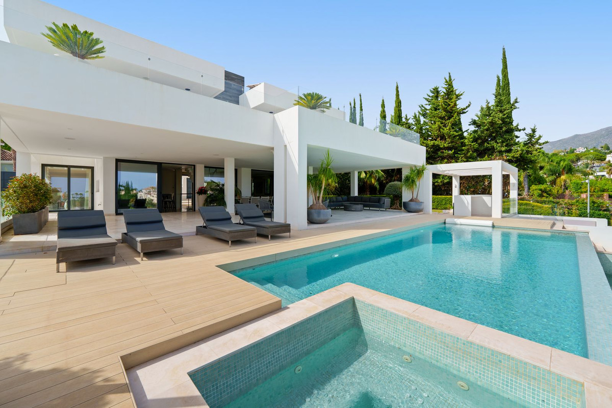 5 Bedroom Villa for Sale in Nueva Andalucía — 4
