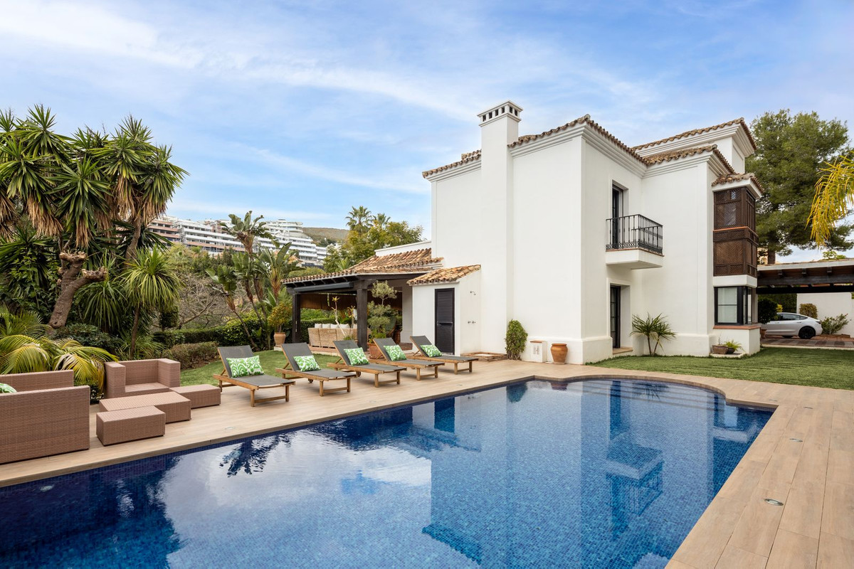 4 Bedroom Villa for Sale in Benahavís