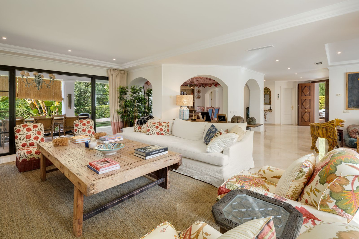 4 Bedroom Villa for Sale in Benahavís — 5